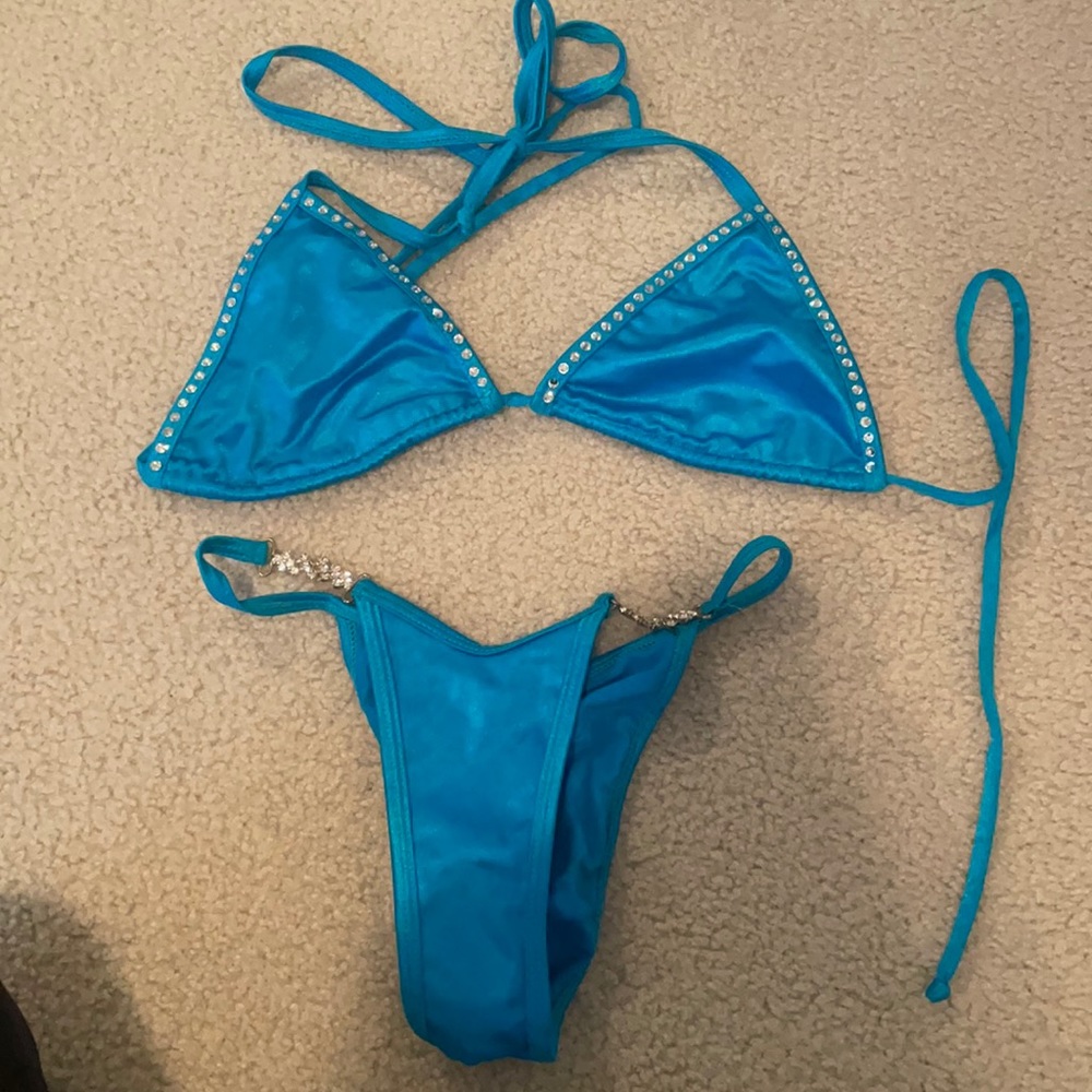 Blue scrunch butt bikini